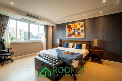 Prime Location - Condo in Central Pattaya : Spacious 2-Bedroom Unit – Foreign Ownership