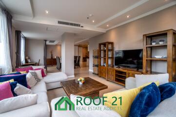 Prime Location - Condo in Central Pattaya : Spacious 2-Bedroom Unit – Foreign Ownership