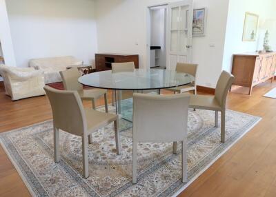 Dining room with glass table and beige chairs