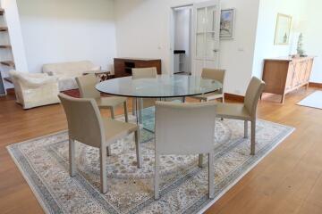 Dining room with glass table and beige chairs