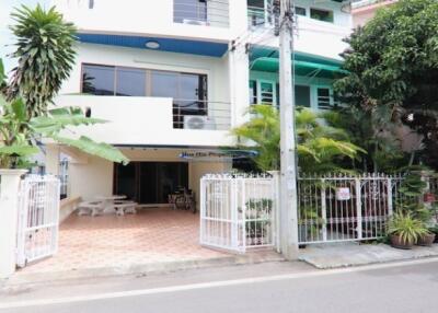 Seaview townhouse close to city center Hua Hin for sale