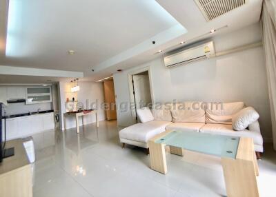 2 Bedrooms Furnished Condo at Las Colinas, Asok