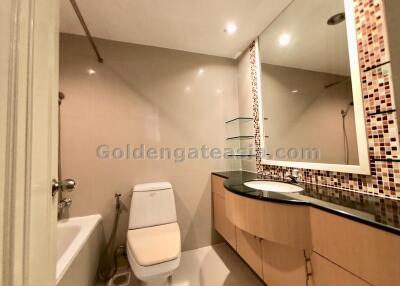 2 Bedrooms Furnished Condo at Las Colinas, Asok