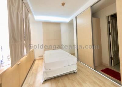 2 Bedrooms Furnished Condo at Las Colinas, Asok