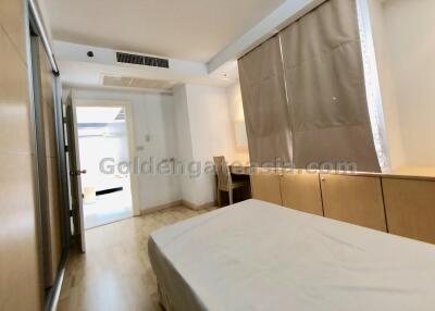 2 Bedrooms Furnished Condo at Las Colinas, Asok