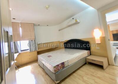 2 Bedrooms Furnished Condo at Las Colinas, Asok