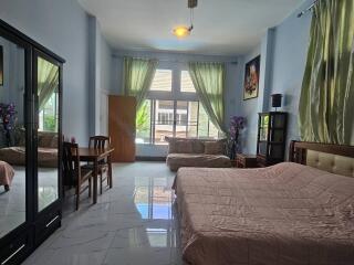 House for rent close to Yinyom Beach, only 450m from the shore.