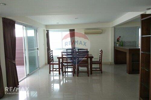 Detached Single House with Garden for Rent in Ekkamai