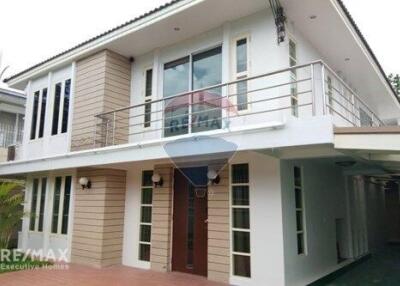 Detached Single House with Garden for Rent in Ekkamai