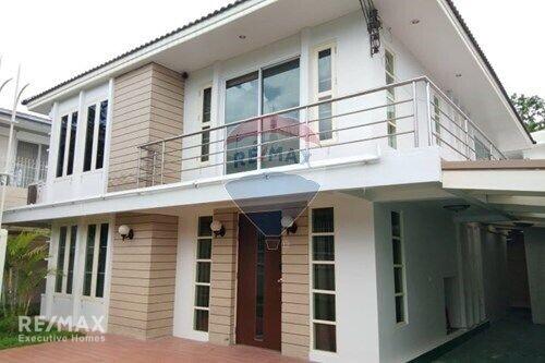 Detached Single House with Garden for Rent in Ekkamai