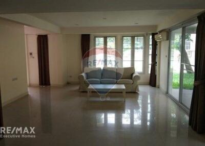 Detached Single House with Garden for Rent in Ekkamai