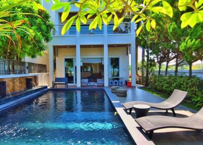 Luxury Beachfront 4 Bedroom Pool Villa In North Pattaya For Rent