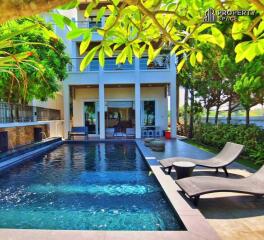 Luxury Beachfront 4 Bedroom Pool Villa In North Pattaya For Rent