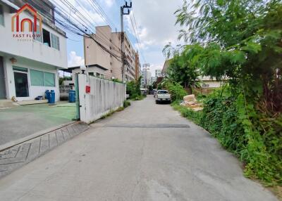 Street view of a residential area with buildings