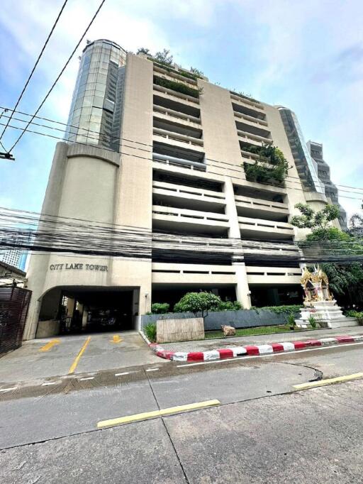 Exterior of City Lake Tower building