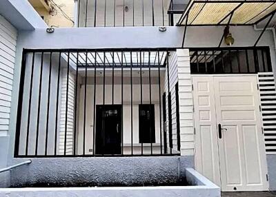 4 Bed 5 Bath 170 SQ.M Townhouse In Phahon Yothin 40