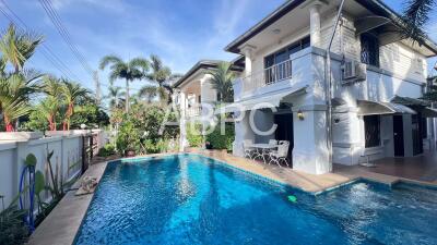 JUST IN 4 Bedroom Private pool House in Central Park 4