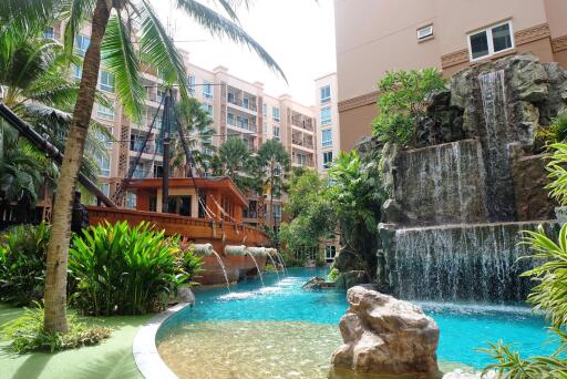 คอนโดนี้มี 2 ห้องนอน  อยู่ในโครงการ คอนโดมิเนียมชื่อ Atlantis Condo Resort 