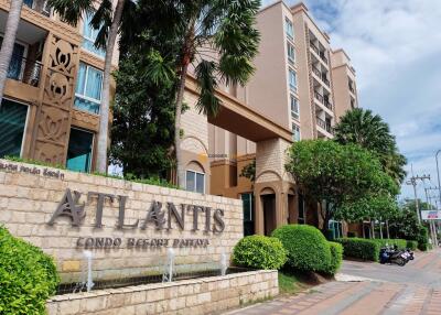 คอนโดนี้มี 2 ห้องนอน  อยู่ในโครงการ คอนโดมิเนียมชื่อ Atlantis Condo Resort 