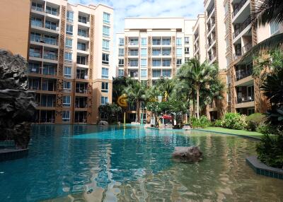 คอนโดนี้มี 2 ห้องนอน  อยู่ในโครงการ คอนโดมิเนียมชื่อ Atlantis Condo Resort 