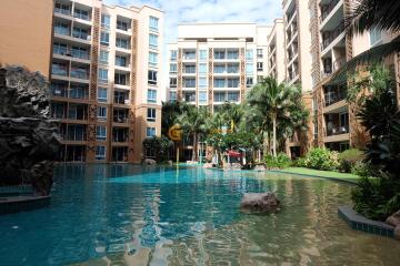 คอนโดนี้มี 2 ห้องนอน  อยู่ในโครงการ คอนโดมิเนียมชื่อ Atlantis Condo Resort 