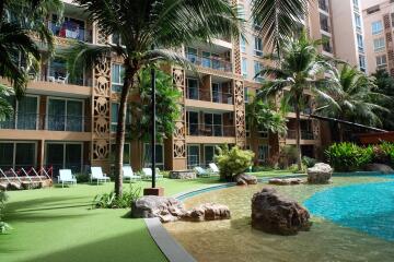 คอนโดนี้มี 2 ห้องนอน  อยู่ในโครงการ คอนโดมิเนียมชื่อ Atlantis Condo Resort 