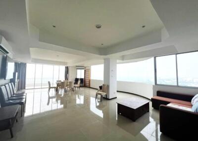 Large corner unit on Baan Amphur beach