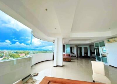 Large corner unit on Baan Amphur beach