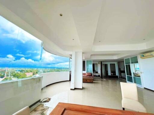 Large corner unit on Baan Amphur beach