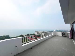 Large corner unit on Baan Amphur beach