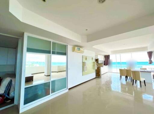 Large corner unit on Baan Amphur beach