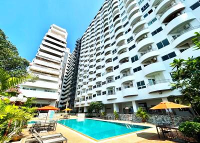 Large corner unit on Baan Amphur beach