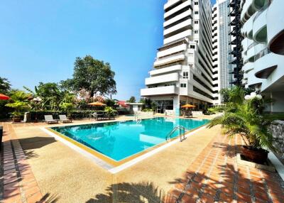 Large corner unit on Baan Amphur beach