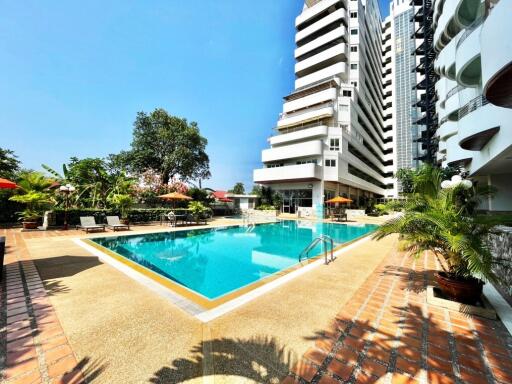 Large corner unit on Baan Amphur beach