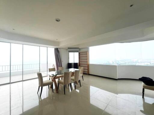 Large corner unit on Baan Amphur beach