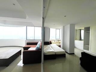 Large corner unit on Baan Amphur beach