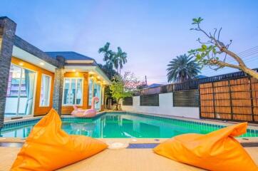 Beautiful 4-bedroom pool villa in Huay Yai