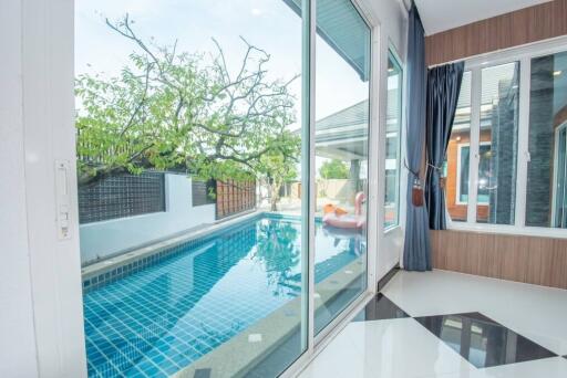 Beautiful 4-bedroom pool villa in Huay Yai