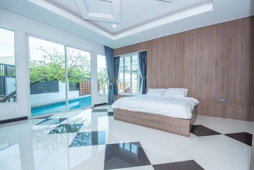 Beautiful 4-bedroom pool villa in Huay Yai