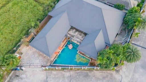 Beautiful 4-bedroom pool villa in Huay Yai