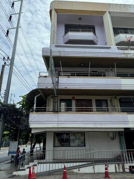 For Rent Bangkok Shophouse Sukhumvit BTS Phra Khanong Watthana