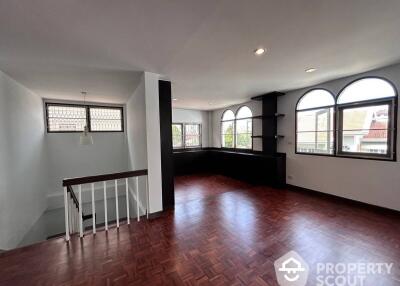 4-BR Townhouse near MRT Khlong Toei