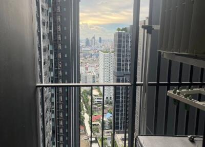 1-BR Condo at Life Asoke - Rama 9 near MRT Phra Ram 9