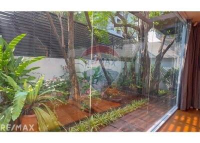 Detached 4 Bed House for Rent in BTS Thonglor Compound