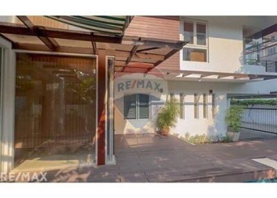 Detached 4 Bed House for Rent in BTS Thonglor Compound