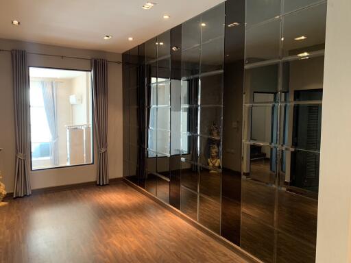 Spacious bedroom with large mirrored wardrobe