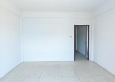 Empty room with a door