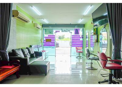 Salon area with seating and air conditioning