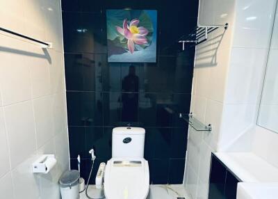 Modern bathroom with toilet and artwork