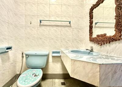 Bathroom with vintage design and blue fixtures